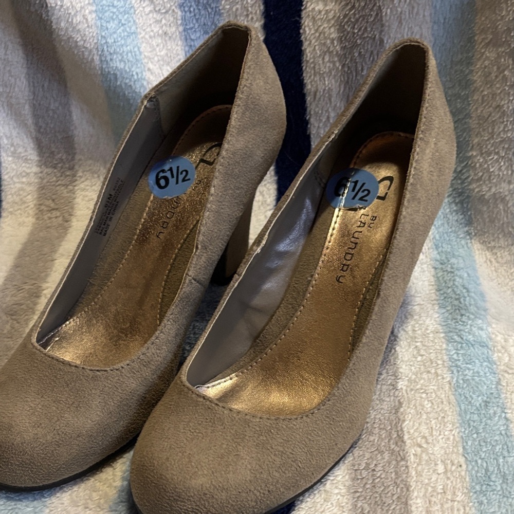 CL by Laundry Women's Beige Heels